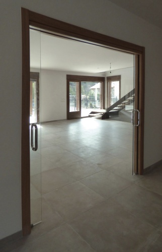 Acceso al salón desde la cocina